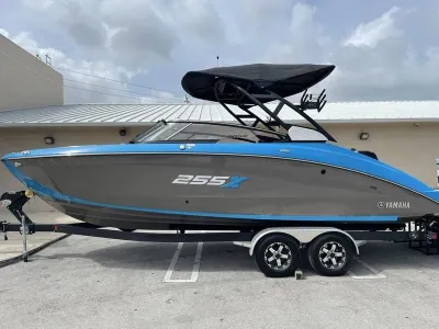 2022 Yamaha Boats 255XE