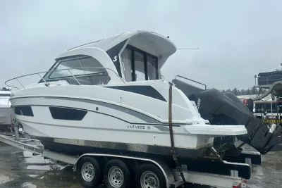 2023 Beneteau Antares 9