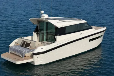 2023 Delta Powerboats 33 Coupe