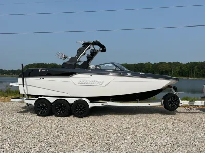 2023 Malibu M240