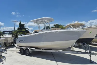 2023 Robalo R230 Center Console