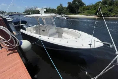 2023 Robalo R305 Walkaround