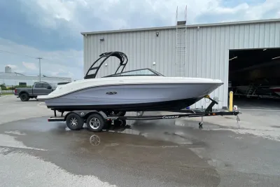 2023 Sea Ray SPX 230