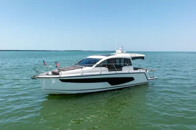 2023 Sealine C335V