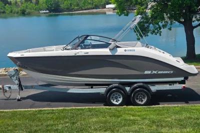 2023 Yamaha Boats SX220