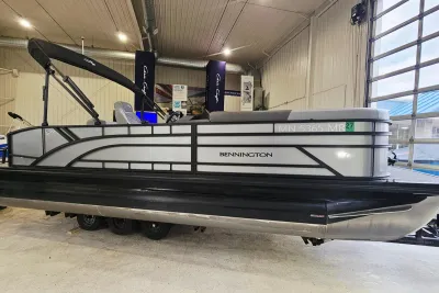 2024 Bennington 22 S SWINGBACK