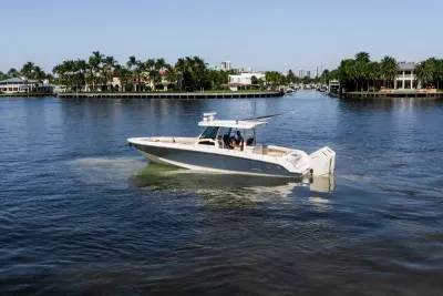 2024 Boston Whaler 380 Outrage