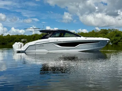 2024 Cruisers Yachts 42 GLS OB