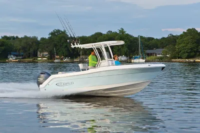 2024 Robalo R222 Center Console