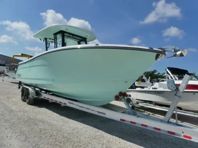 2024 Robalo R302 Center Console