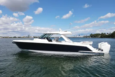 2024 Tiara Yachts 43 LS