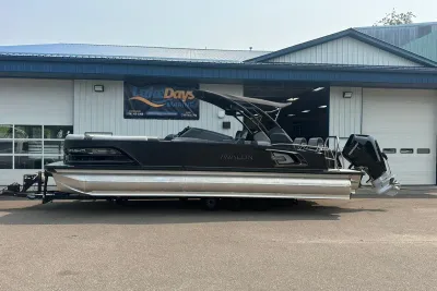 2025 Avalon Excalibur LTD Quad Lounge Windshield