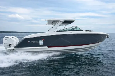 2025 Cobalt R33 Outboard