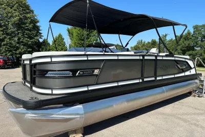 2025 Godfrey AquaPatio 255 SB