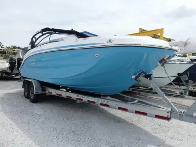 2025 Hurricane SunDeck 2600 OB