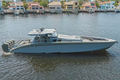 2025 Midnight Express 52 Vitesse