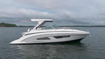 2025 Regal 33 Express