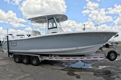 2025 Sea Hunt Ultra 305 SE