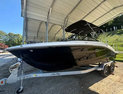 2025 Sea Ray SPX 210