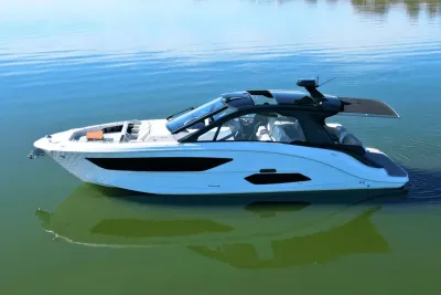 2025 Sea Ray Sundancer 370