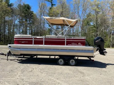 2025 Sun Tracker Party Barge 22 RF DLX