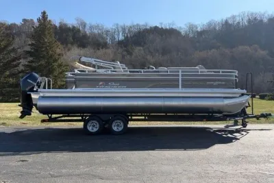2025 Sun Tracker Sportfish 24 XP3