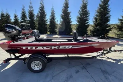 2025 Tracker Panfish 17