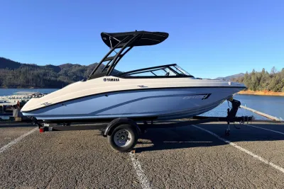 2025 Yamaha Boats AR190