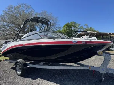 2025 Yamaha Boats AR195