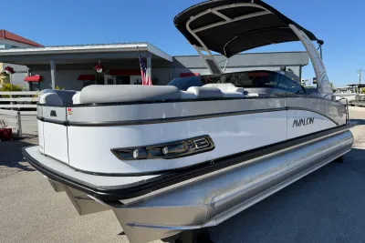 2026 Avalon 2385 Catalina Windshield Quade Lounger Shift, Tri Toon, High Percormence