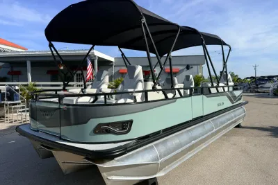 2026 Avalon 2585 Venture 85, Center Console Fish, Tri Toon High Performance