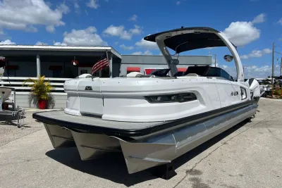 2026 Avalon 2785 Excalibur Carbon Series, Windshield Elite, Tri Toon, Twin Mercury Racing 500R's JPO
