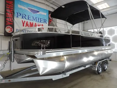 2026 Avalon Venture 85 Rear Fish - 21'