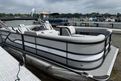 2026 Bentley Pontoons Legacy 220 Navigator