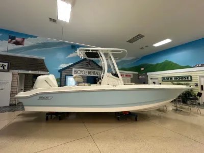 2026 Boston Whaler 220 Dauntless