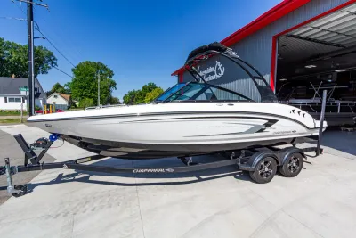 2026 Chaparral 23 SSi