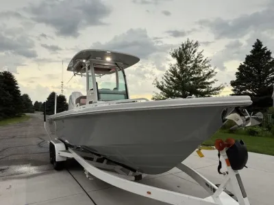 2026 Everglades 253 Center Console