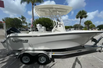 2026 Mako 226 Center Console