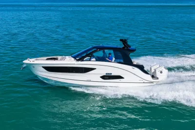 2026 Sea Ray Sundancer 370 Outboard