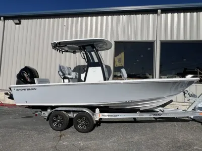 2026 Sportsman Masters 227 Bay Boat