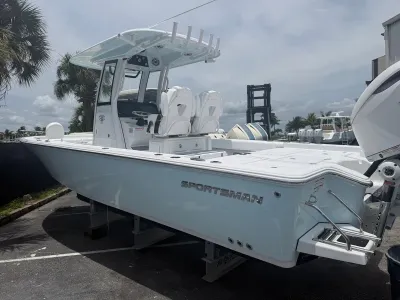 2026 Sportsman Masters 267 Bay Boat