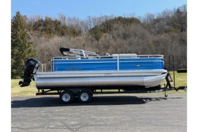 2026 Sun Tracker Fishin' Barge 20 DLX