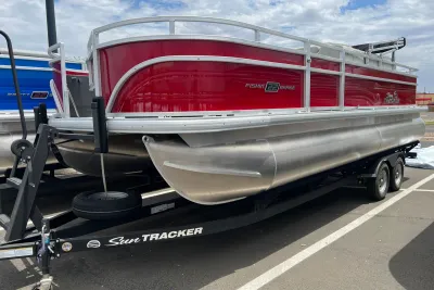 2026 Sun Tracker Fishin' Barge 22 DLX