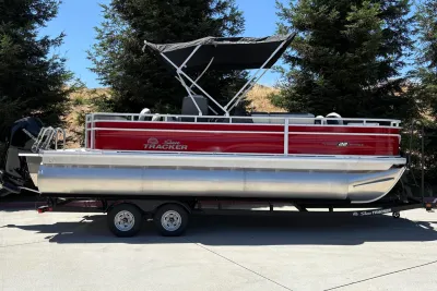 2026 Sun Tracker Fishin' Barge 22 XP3