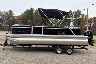 2026 Sun Tracker Party Barge 22 RF XP3