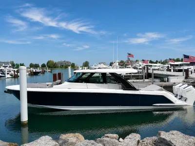 2026 Tiara Yachts 48 LS