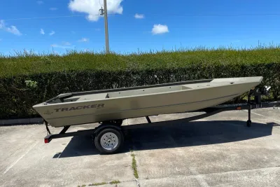 2026 Tracker Grizzly 1648 Utility
