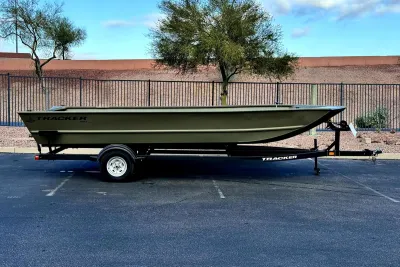 2026 Tracker Grizzly 2072 Utility