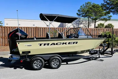 2026 Tracker Targa V-18 Combo