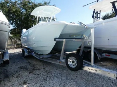 2026 Twin Vee 240 GFX CC